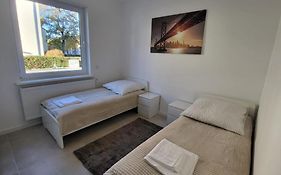 Monteurzimmer Mit Zwei Einzelnen Betten In Einer 3Zi Wohnung Mit Kueche Und Bad